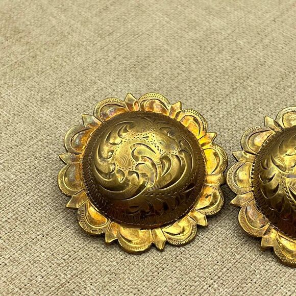 Vintage brass engraved circle pierced earrings - Picture 3 of 10
